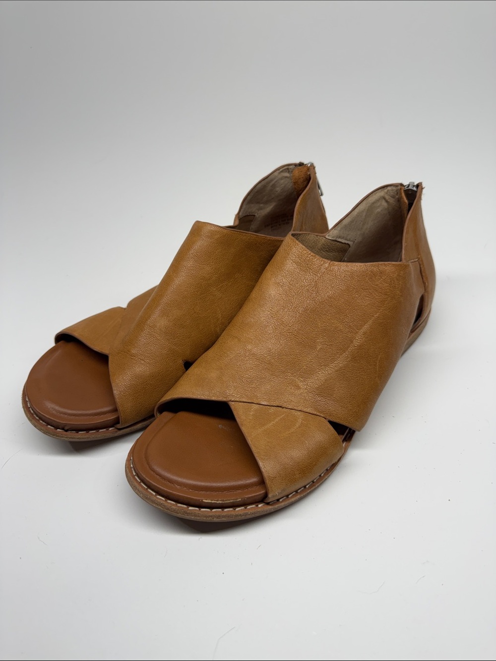 Sofft Cognac Leather Crossover Open-Toe Slingback Sandals